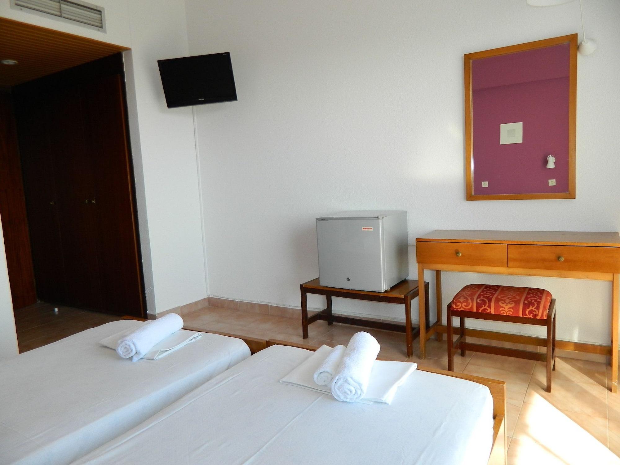 Telhinis Hotel & Apartments ฟาลิรากี ภายนอก รูปภาพ